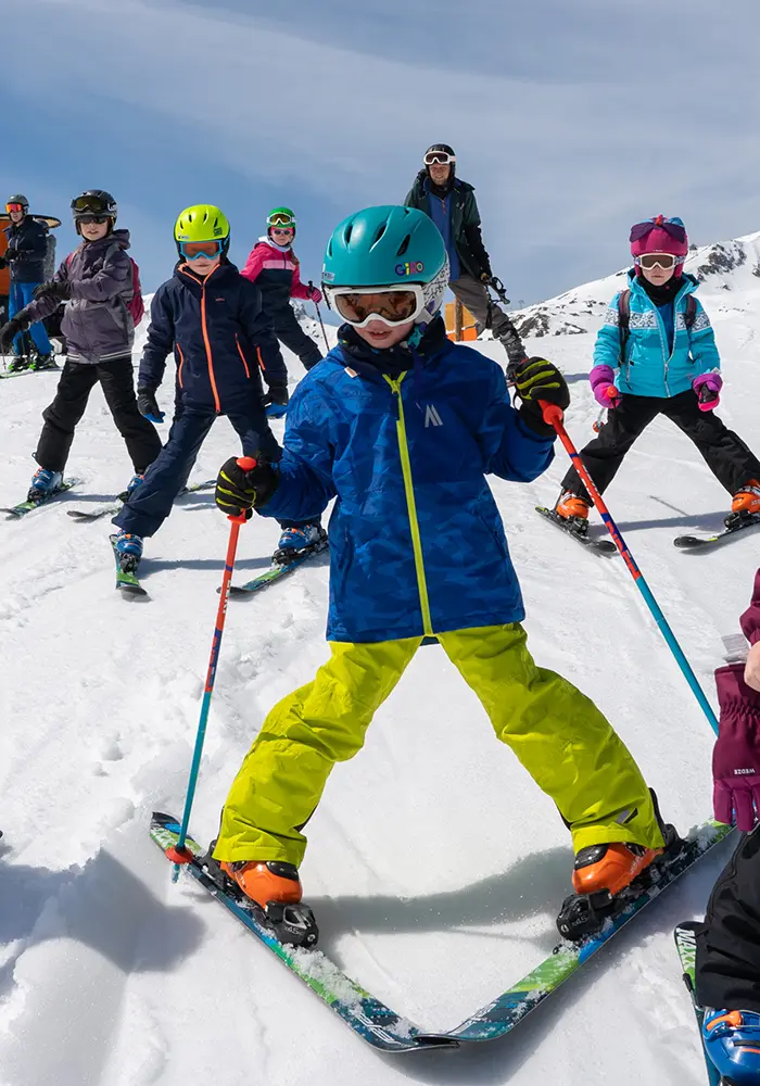 Kinderskilehrer bei der Arbeit